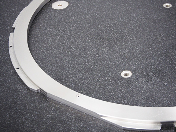 最大Φ1000mmまで、大型の旋盤リングの製作が可能です。